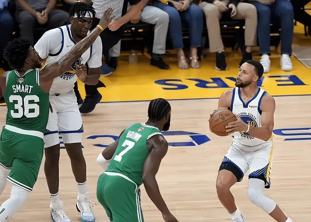 包含里昂训练开放日；加时末段队长鼓劲引欢呼；NBA常规赛在即；阵容厚度经受考验的词条-Panda Sports